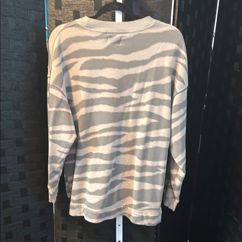 *SALE* American Eagle Zebra Striped Sweatshirt Size Small - Picture 5 of 6